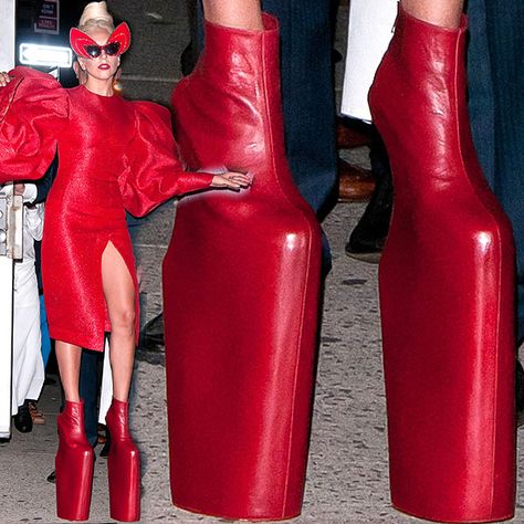 Lady Gaga’s Highest Heels EVER. Okaaaayyyy.... Lady Gaga High Heels, Lady Gaga Heels, Lady Gaga Shoes, Crazy Heels, Ancient Egypt Fashion, Crazy Dresses, Highest Heels, Chiba Japan, Extreme High Heels