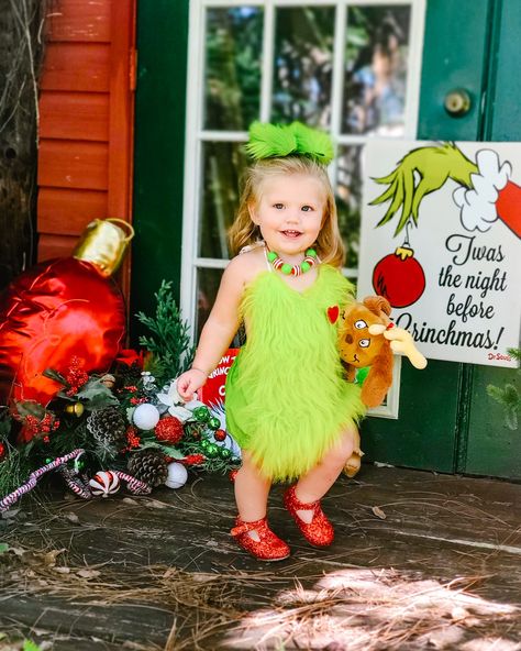 Grinch, photoshoot, toddler girl, Christmas, fashion Grinch Photo Shoot Ideas, Grinch Themed Photo Shoot, Grinch Birthday Photoshoot, Grinch First Birthday Photoshoot, Baby Grinch Photoshoot, Grinch First Birthday Party Girl, Grinch Baby Photoshoot, Grinch Christmas Photoshoot, Grinch Photoshoot Ideas