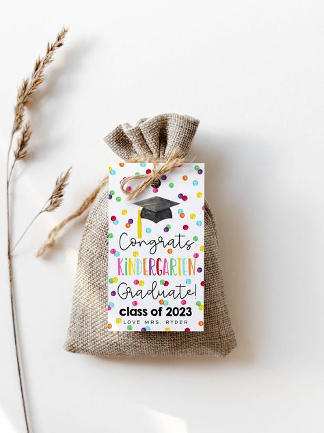 Kindergarten Graduation Gift Tag Template, Printable Congratulations Kinder Graduate Favor Tag, Editable End Of Year Tag, Instant Download #graduation #favortagprintable #endofschooltags #editabletemplate #kindergartengrad #studentgifttags #kindergartengraduation #kindergraduationfavors #congratskindergrad #kindergraduationideas Kinder Graduation Gifts, Preschool Graduation Gifts, Gift Tag Template Printable, Kindergarten Graduation Gift, Graduation Gift Bags, Student Gift Tags, Graduation Confetti, Graduation Favors, Gift Tag Template