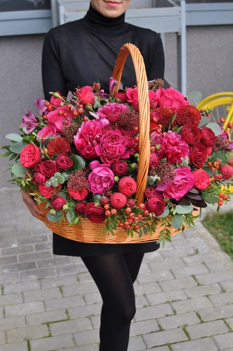 Amaryllis Bouquet, Basket Flower Arrangements, Large Flower Arrangements, Rose Flower Pictures, Flower Box Gift, Red Peonies, Flower Bucket, Floral Baskets, Red Rose Flower