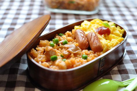 Egg & Fried Rice Bento with Mini Sausage Rice Bento, Baked Garlic Parmesan Chicken, Fried Rice With Egg, Lunch Inspiration, Smoothies For Kids, Garlic Parmesan Chicken, Baked Garlic, Parmesan Chicken, Recipes Dessert