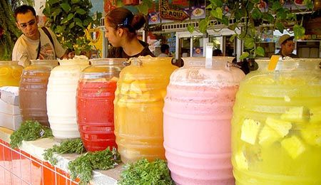 Watermelon Agua Fresca | DJFoodie.com: Filling, Generally Simple, Delicious Low Carb Recipes Types Of Drinks, Mexikansk Mat, Mexican Treats, Mexican Birthday Parties, Mexican Themed Weddings, Mexican Fiesta Party, Fiesta Birthday Party, Mexican Birthday, Fiesta Wedding