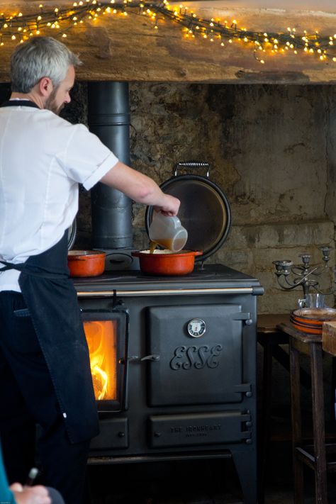 Wood Cook Stove Kitchen, Wood Burning Cook Stove, Electric Range Cookers, Cast Iron Oven, Wood Fired Cooking, Kitchen Cooker, Wood Stove Cooking, Wood Stove Fireplace, Devol Kitchens