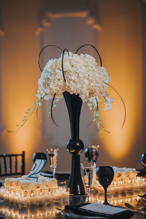 Black Gold Flower Arrangement, Black White And Gold Wedding Centerpieces Floral Arrangements, Black White And Green Wedding Centerpieces, Black Tie Centerpieces, Black Vase Centerpiece, White Hydrangea Centerpiece, White Wedding Reception Decor, Black And White Wedding Reception, Black And White Centerpieces