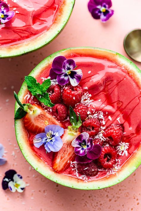 This Watermelon Smoothie Bowl is the perfect sweet and refreshing summer recipe. All you need are 7 basic ingredients, a good blender, and whatever toppings your heart desires. Smoothie Bowls Aesthetic, Aesthetic Bowls, Summer Smoothie Bowl, Watermelon Smoothie Bowl, Holiday Smoothies, Food Esthetics, Smoothies Bowls, Smoothie Aesthetic, Unique Smoothies