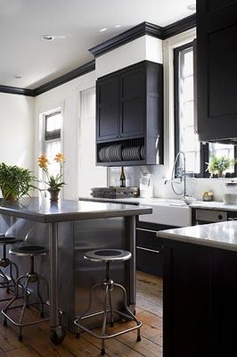 lOVE the dark trim and cabinets! Black Crown Molding, Black White Kitchen, Black Kitchen Cabinets, Black And White Interior, Crown Moulding, Black Crown, Black Cabinets, Trendy Kitchen, Kitchen Stools