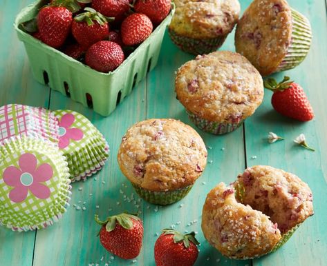 Strawberry Cheesecake Muffins Strawberry Cottage Cheese, Strawberry Cheesecake Muffins, Cottage Cheese Muffins, Brunch Muffins, Donuts Homemade, Best Pumpkin Muffins, Strawberry Cottage, Brunch Foods, Daisy Brand