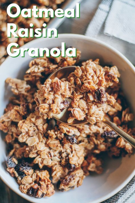 Raisin Granola, Sweet Oatmeal, Crunchy Oatmeal, Oatmeal Granola, Raisin Recipes, Plant Based Recipes Breakfast, Granola Recipe Homemade, Weekday Breakfast, Easy Oatmeal