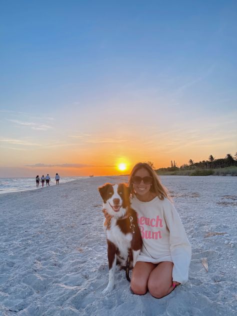 Dog Beach Pictures, Australian Shepherd Aesthetic, Beach Dog Photos, Shepherd Aesthetic, Dog Photography Poses, Mom Instagram, Aussie Dog, Instagram Picture Ideas, Dog Mommy