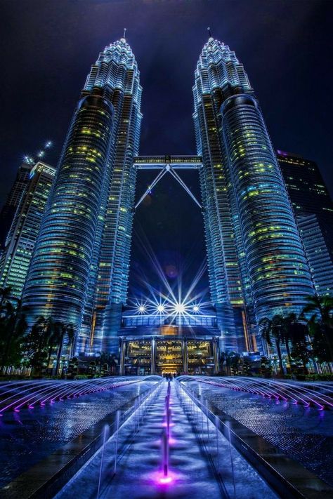 Twin Towers Malaysia, Wallpaper Tab, Tab Wallpaper, Petronas Twin Towers, Petronas Towers, Kuala Lumpur City, Exotic Holiday, Urban Lighting, Free City