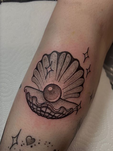 Neo Traditional Shell Tattoo, Pearl In A Shell Tattoo, Starfish Elbow Tattoo, Sea Glass Tattoo, Traditional Seashell Tattoo, Joshua Tattoo, Clam Tattoo, Sea Shell Tattoo, Pet Portrait Tattoos