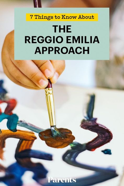 Reggio Emilia is an approach to early childhood teaching named after the Italian city where it originated. Here's everything parents need to know about this educational philosophy. #education #schooling #parents Parent Education Early Childhood, Reggio Emilia Approach Philosophy, Emilio Reggio Activities, Reggio Emilia Classroom Preschool, Reggio Emilia Activities Preschool, Reggio Emilia Activities, Homeschool Vibes, Reggio Emilia Documentation, Reggio Emilia Toddler