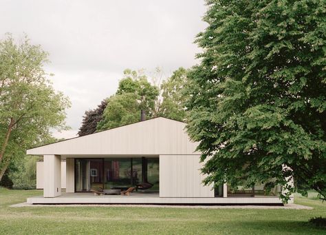 Aluminum Shingles, Cedar Walls, One Level Homes, Agricultural Buildings, Conceptual Architecture, Est Living, Vernacular Architecture, American Architecture, Passive House