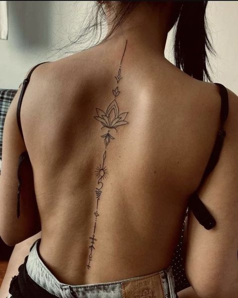 Tattoo Down Spine, Upper Back Tattoos, Tattoo Schrift, Clover Tattoos, Wicked Tattoos, One Piece Tattoos, Spine Tattoos For Women, Red Ink Tattoos, Sun Tattoos