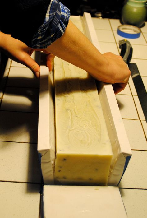 Making a mold for my soaps is looking easier than I expected Wooden Soap Molds, Savon Diy, Soap Molds Diy, Soap Making Recipes, Making Soap, Soap Making Supplies, Homemade Soap Recipes, Diy Cosmetics, Bath Soap