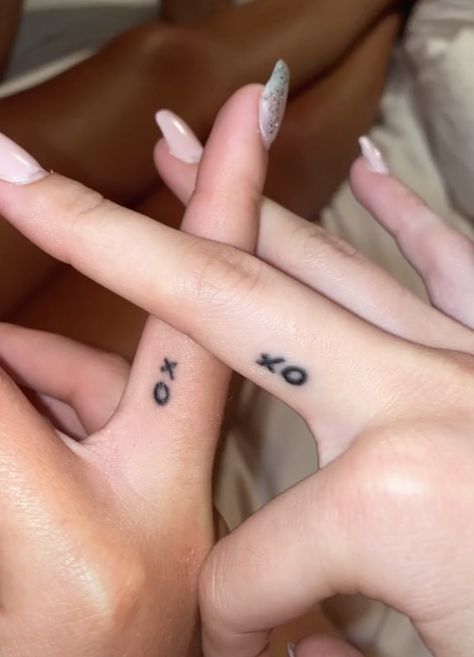 Xo Tattoo Ideas, Xo Tattoo The Weeknd, Hot Tattoos Ideas Female, Tattoos Ideas Female, Matching Finger Tattoos, The Weeknd Tattoo, Best Friend Tattoo Ideas, Friend Tattoo Ideas, Xo Tattoo