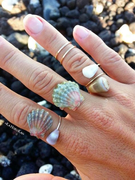 Mermaid Costumes, Glue Art, Art Coquillage, Shell Crafts Diy, Sea Shell Decor, Mermaid Jewelry, Toddler Halloween Costumes, Seashell Jewelry, Shell Ring