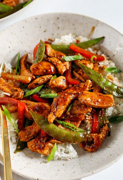 Firecracker Chicken Stir Fry - Eat Yourself Skinny Firecracker Chicken, Chicken And Veggies, Health Dinner, Chicken Stir Fry, Health Dinner Recipes, Natural Therapy, Chicken Dishes Recipes, Asian Dishes, Chicken Dinner Recipes