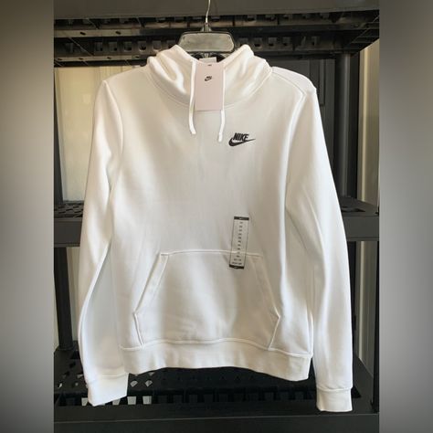 Nike Sportswear Club Fleece Women's Xs Funnel-Neck Hoodie - White (Dq5415-100) New Item With Tags. Women’s Size Extra Small. Item Description Club Fleece Sweatshirts, Universally Loved For Their Coziness And Consistency, Are For Everyone. Always Soft And Made With A Relaxed Fit, They’re Basics That Help You Do More. This Funnel-Neck Design Offers Added Coverage, Acting As A Shield Against Cold, Windy Weather. Benefits Our Best-Selling Fleece For A Reason, Club Fleece Has A Cozy, Familiar Feel And Consistent Fit You Can Return To Again And Again. Brushed For Added Warmth And Softness, It’s An Ideal Layer For Colder Temperatures. Ribbing At The Hem And Cuffs Is Soft And Stretch White Nike Sweatshirts, White Nike Sweatshirt Outfit, Nike Sweatshirt Outfit, White Nike Sweatshirt, Sweaters Nike, White Nike Hoodie, Nike Sportswear Club Fleece, Windy Weather, Hoodie White