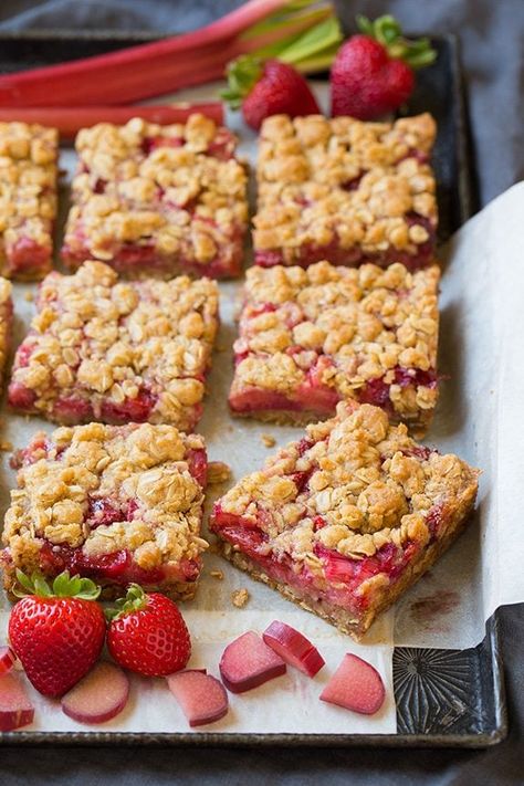 Strawberry Rhubarb Bars, Oatmeal Crumble Topping, Rhubarb Bars, Strawberry Rhubarb Crisp, Dessert Parfait, Rhubarb Crisp, Rhubarb Crumble, Crumble Bars, Oatmeal Bars