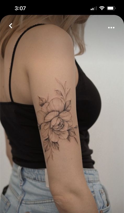 Bicep Flower Tattoo Women, Bicep Tattoo Women, Feminine Shoulder Tattoos, Floral Arm Tattoo, Purple Tattoos, Tato Minimal, Floral Tattoo Shoulder, Back Of Arm Tattoo, Coverup Tattoo