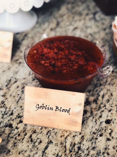 Goblin blood (salsa) to go with the Dragon Scales (tortilla chips) Dungeons And Dragons Desserts, Fantasy Snack Ideas, D&d Party Food, Dungeons And Dragons Themed Party, Medieval Party Food, Goblin Party, Dnd Birthday Party Ideas, Dnd Snack Ideas, Dungeons And Dragons Food