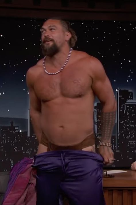 Watch Jason Momoa Bare His Butt on Late Night Television Jason Momoa Wallpaper, Jason Momoa Wife, Jason Momoa Baywatch, Jason Momoa Gif, Jason Momoa Body, Aquaman Actor, Medieval Men, Jason Momoa Shirtless, Running Memes