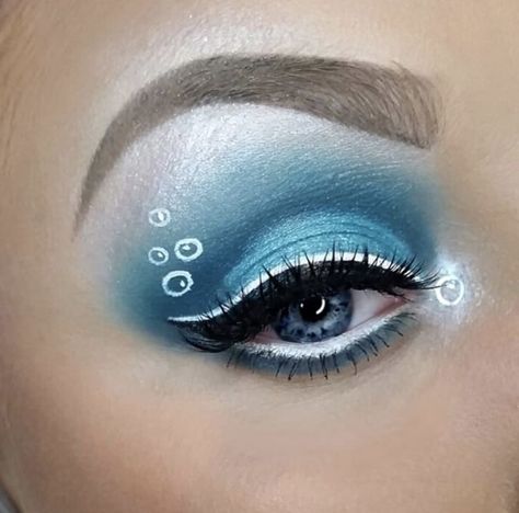 Cute Shark Makeup, Simple Mermaid Eye Makeup, Water Themed Makeup Look, Mersister Makeup, Shark Halloween Makeup, Water Theme Makeup, Ocean Eyeshadow Look, Shark Eye Makeup, Jellyfish Makeup Look