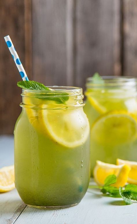 Moringa Lemonade Green Tea Lemonade, Matcha Mint, Resep Smoothie, Green Tea Recipes, Mint Lemonade, Matcha Recipe, Smoothie Detox, Matcha Green, Milkshakes