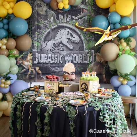 Jurassic World / Birthday "Luke’s Jurassic Birthday Party" | Catch My Party Jurassic World Birthday Party Ideas, Jurassic Birthday Party, Jurassic World Birthday Party, Jurassic World Birthday, Jurassic Birthday, Jurassic Park Birthday Party, Jurassic Park Party, Jurassic Park Birthday, Birthday Party At Park