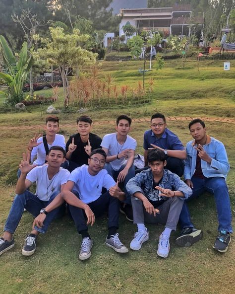 14.5rb Suka, 185 Komentar - Bayu Dwi Rizky Ananda (@baayudwii) di Instagram: “persetan dengan senja” Cogan Halu, Boy Squad, Ulzzang Korea, Daniel Padilla, Beauty Makeup Tutorial, Role Player, Cool Boy Image, Bff Photoshoot Poses, Bff Photoshoot