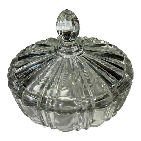 Excellent condition vintage clear pressed glass lidded dish.  This is a decorative lidded bowl that has multi-uses.  From candy to jewelry to spare change or as a catchall.  Whatever is inside it sits pretty with the beveled ribs and pointed crown that makes a perfect handle.   I use one on my bedside table and one on my island bar for treats! Another I know uses in her bathroom to drop her jewelry.  I enjoy that it is shallow and lidded while being decorative in it be bottom! The ribbed design Antique Dishes Collectible, Anchor Hocking Glassware, Old Cafe, Crystal Glassware Antiques, Vintage Dishes Antiques, Antique Knowledge, Vintage Glassware Antiques, Old Fashioned Candy, Antique Glass Bottles