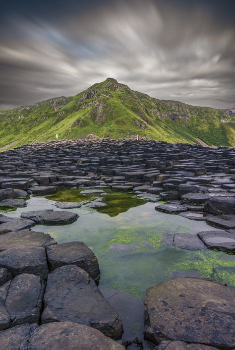 Footsteps of Giants | Giants Causeway, County Antrim, Northern Ireland Giants Causeway Tattoo, Giants Causeway, Ireland Road Trip, Irish Eyes Are Smiling, Castles In Ireland, Irish Landscape, Picture Places, Life Aquatic, Kingdom Of Great Britain