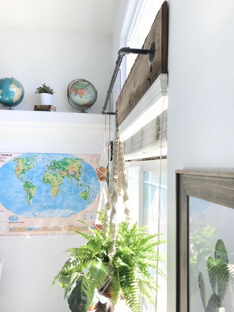 diy pipe plant hanger Indoor Green Wall, Diy Hanger, Plant Hanger Diy, Metal Plant Hangers, Plant Hooks, Window Plants, Plant Hanging, Diy Pipe, Diy Macrame Plant Hanger