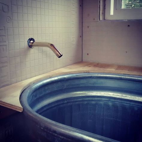 Why Stock Tank Bathtubs Are the Next Big Budget-Friendly Trend Stock Tank Bathtub Diy Bathroom, Stock Tank Bathtub Diy, Stock Tank Tub, Water Trough Bathtub, Stock Tank Bathtub, Barn Shop Ideas, Trough Bathtub, Round Stock Tank, Poly Stock Tank