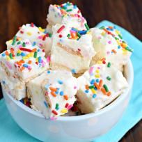 Birthday Cake Fudge Recipe Candy Bar Fudge, Fudge Birthday Cake, Birthday Cake Fudge, List Of Desserts, Homemade Toffee, Shugary Sweets, Chocolate Covered Cherries, Candy Recipes Homemade, Christmas Candy Recipes