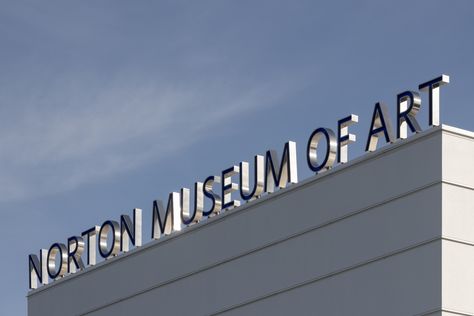 Gallery of The Norton Museum of Art / Foster + Partners and CBT - 13 Building Signage Exterior, Building Signage Design, Gallery Signage, Exterior Signage Design, Architecture Signage, Building Signage, Wayfinding Signage Design, Shop Signage, Sign Board Design