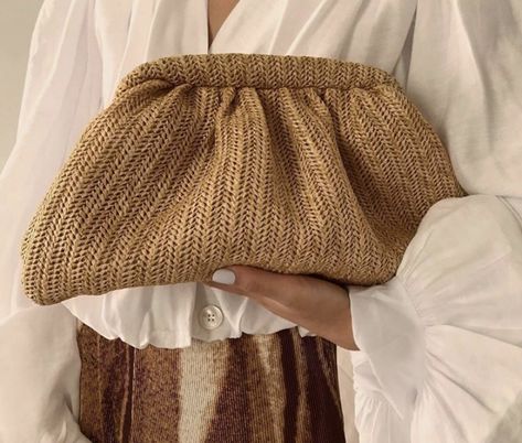 Dumpling Bag Outfit, Alyssa Lenore, Straw Crossbody Bag, Bag Accessories Diy, Raffia Clutch, Summer Beach Bag, Diy Crochet Bag, Brown Clutch, Straw Clutch