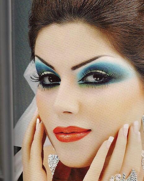 Makeup 2000s Arab Makeup, Foreign Makeup, Mum Makeup, 2000s Makeup Looks, Middle Eastern Makeup, 2000s Hairstyles, Arabic Makeup, 90s Makeup, Heavy Makeup