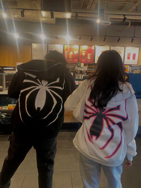 Couples Hoodies Aesthetic, Spiderman Hoodie, Spiderman Outfit, Matching Hoodies For Couples, Spiderman Gifts, Hoodies Aesthetic, Matching Hoodies, Aesthetic Couple, Cute Couple Outfits