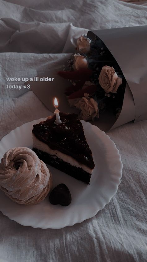 18th Birthday Cake Caption, Birthday Gift Story Instagram, Simple 18th Birthday Ideas At Home, Pre Birthday Captions, Own Birthday Story Instagram, Its My Birthday Instagram Story, Birthday Cake Captions, Birthday Celebration Ideas At Home, Birthday Cake Snap