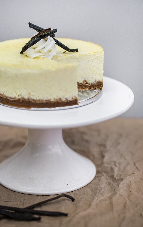 Vanilla Bean New York Cheesecake, Vanilla Bean Cheesecake Factory Copycat, No Bake Vanilla Bean Cheesecake, Cheesecake Factory Vanilla Bean Recipe, Recipes Using Vanilla Bean Paste, Vanilla Bean Cheesecake Recipes, Alcohol Cheesecake, Vanilla Bean Recipe, Baked Vanilla Cheesecake