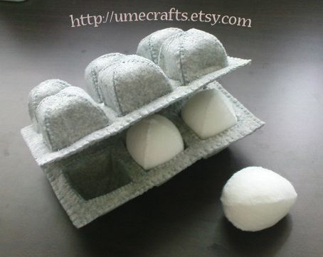 Felt Food Eggs & Egg Carton | original patterns from feltsoc… | Flickr Diy Karton, Felt Food Diy, Felt Play Food, Wine Bottle Diy Crafts, Food Patterns, Diy Felt, Felt Food, Felt Patterns, Egg Carton