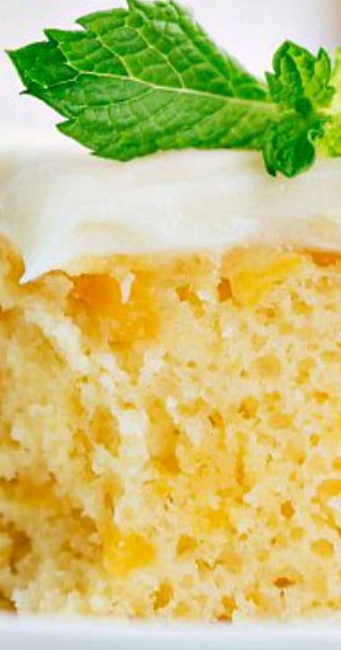 Peaches and Cream Cake Peach Cake With Cream Cheese Frosting, Peaches N Cream Cake, Peach Sheet Cake Recipe, Cake With Peaches Decoration, Cake Mix Peach Cake, Peach And Cream Cake, Peach Cake Recipe Easy, Peach Layer Cake Recipe, Peach Sheet Cake