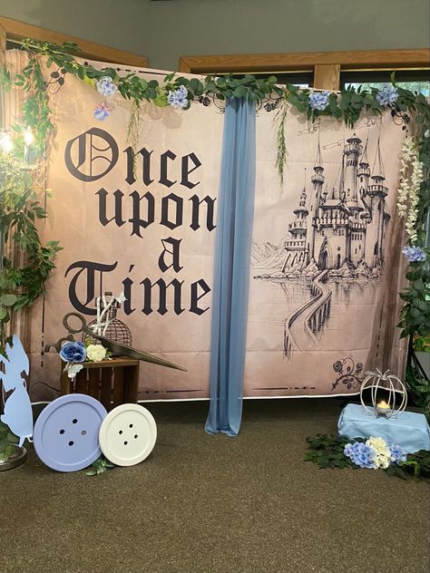 Cinderella Theme Decorations, Cinderella Ball Decorations, Cinderella Theme Party Decorations, Unicorn Quinceanera Theme, Cinderella Aesthetic Party, Cinderella Homecoming Theme, Cinderella Decorations For Quince, Disney Sweet 16 Ideas, Disney Theme Prom