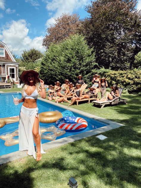 Champs In The Hamps Bachelorette, Hampton Bachelorette Party, Bachelorette Hamptons, Vecmeitu Ballīte, Nantucket Bachelorette, Hamptons Bachelorette Party, Hamptons Bachelorette, Hamptons Pool, White Party Attire