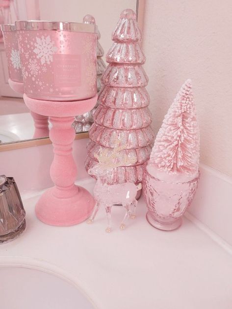 Pink Christmas Bathroom Decor, Pink Christmas Decorations Living Room, Pink Christmas Bathroom, Pink And White Christmas Decor Bedroom, Pink Christmas Aesthetic Bedroom, Pink Christmas Stocking, Pink Christmas Decorations Bedroom, Pink Christmas Room Decor, Pink Xmas Decorations