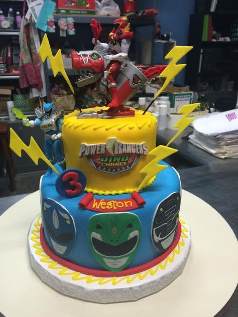 Power Ranger Birthday Cake, Dino Fury Power Rangers Cake, Dino Fury Power Rangers Party, Power Rangers Cake Design, Power Rangers Birthday Party Ideas Cake, Blue Power Ranger Cake, Power Rangers Dino Charge Birthday, Power Rangers Birthday Cake, Jeep Cake