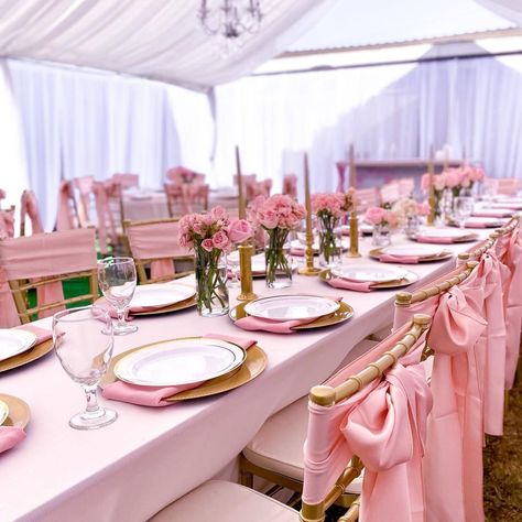 Pink Tablescape Party Tables, Shades Of Pink Table Setting, Pink Table Cloth Decor, Pink Birthday Party Table Set Up, Pink Table Setting Birthday, Pink Party Table Set Up, Pink Tablescape Party, Pink Baby Shower Table Setting, Pink Table Set Up