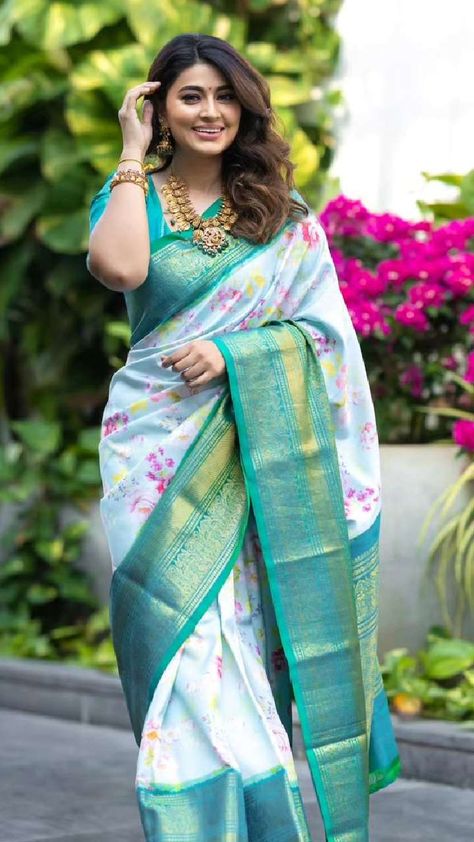 Sneha Saree, Actress Sneha, Long Skirt Top Designs, Floral Sarees, Long Skirt And Top, Saree Ideas, Floral Saree, Simple Eye, Women Photography